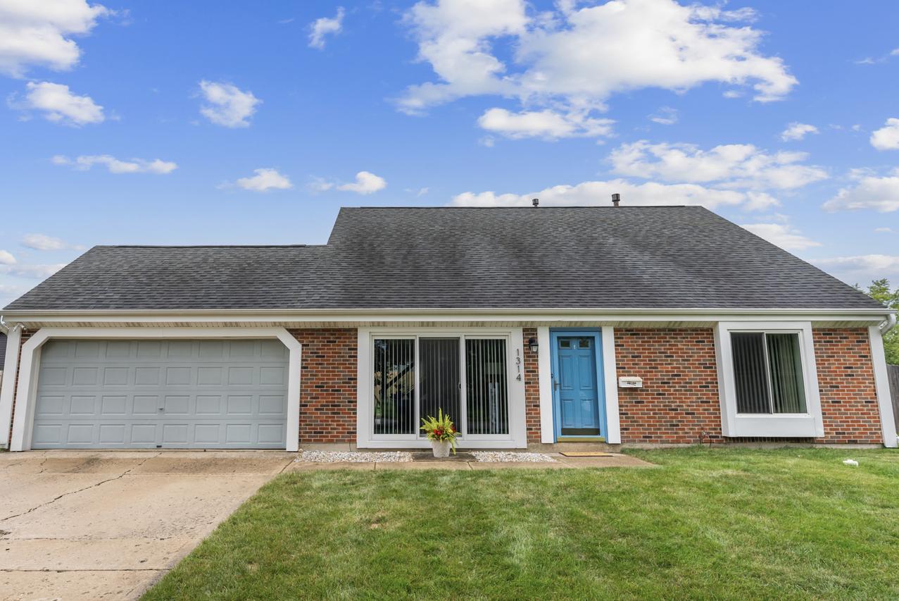 1314 Appletree Ln., Aurora, IL 60506