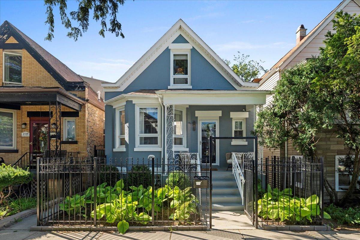 2733 W Nelson St., Chicago, IL 60618