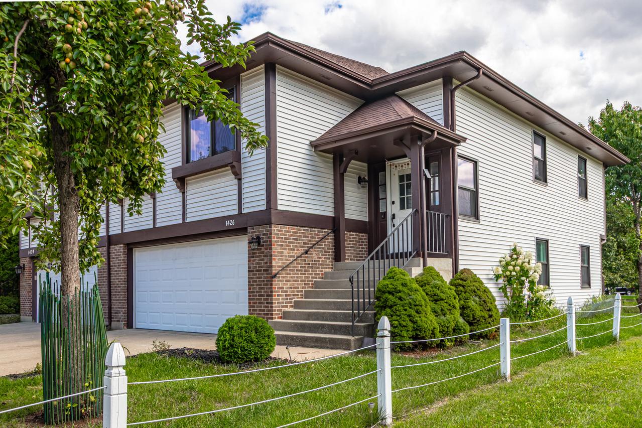 1426 Chippewa Tr., Wheeling, IL 60090