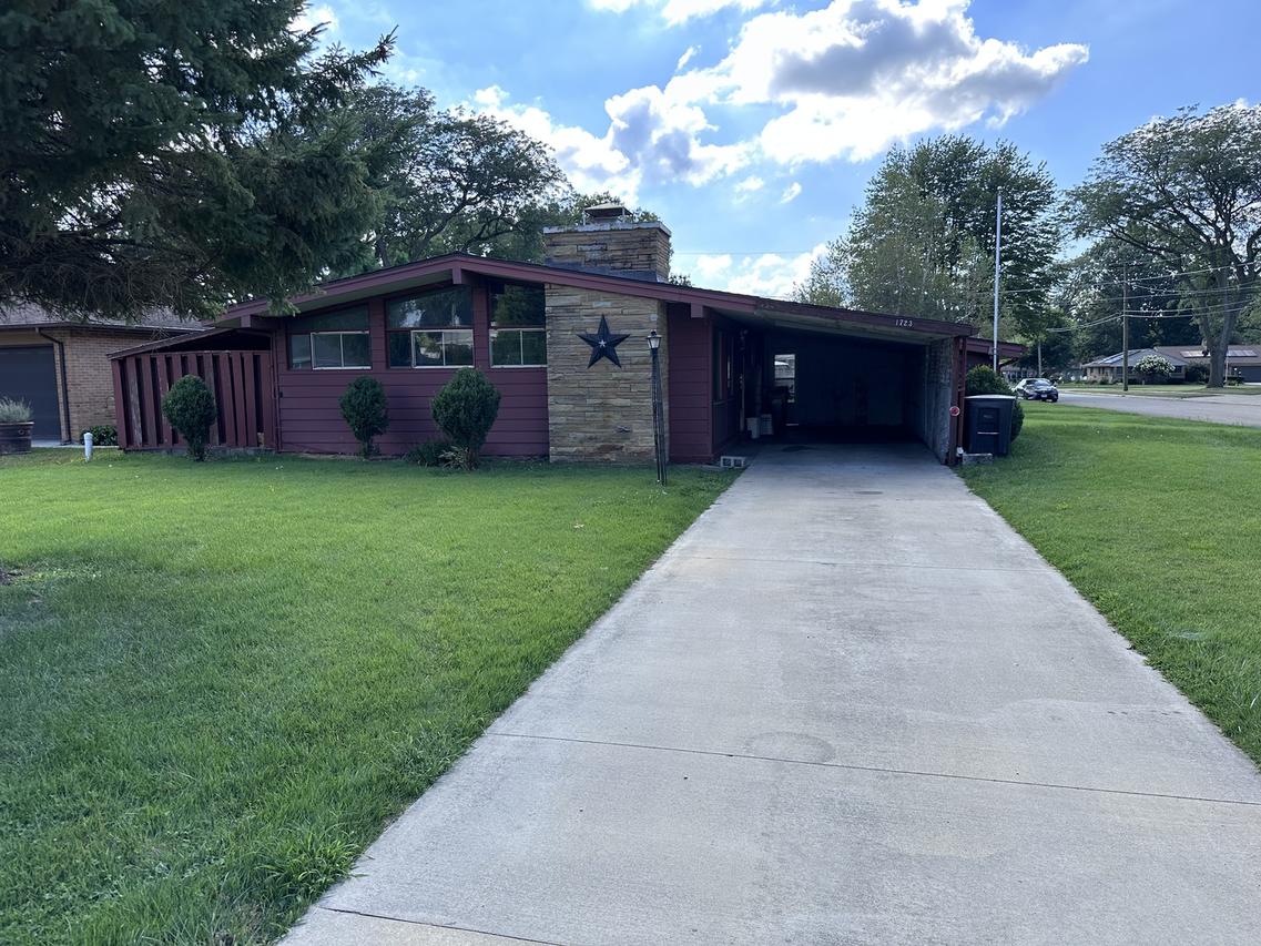 1723 Avenue D, Sterling, IL 61081