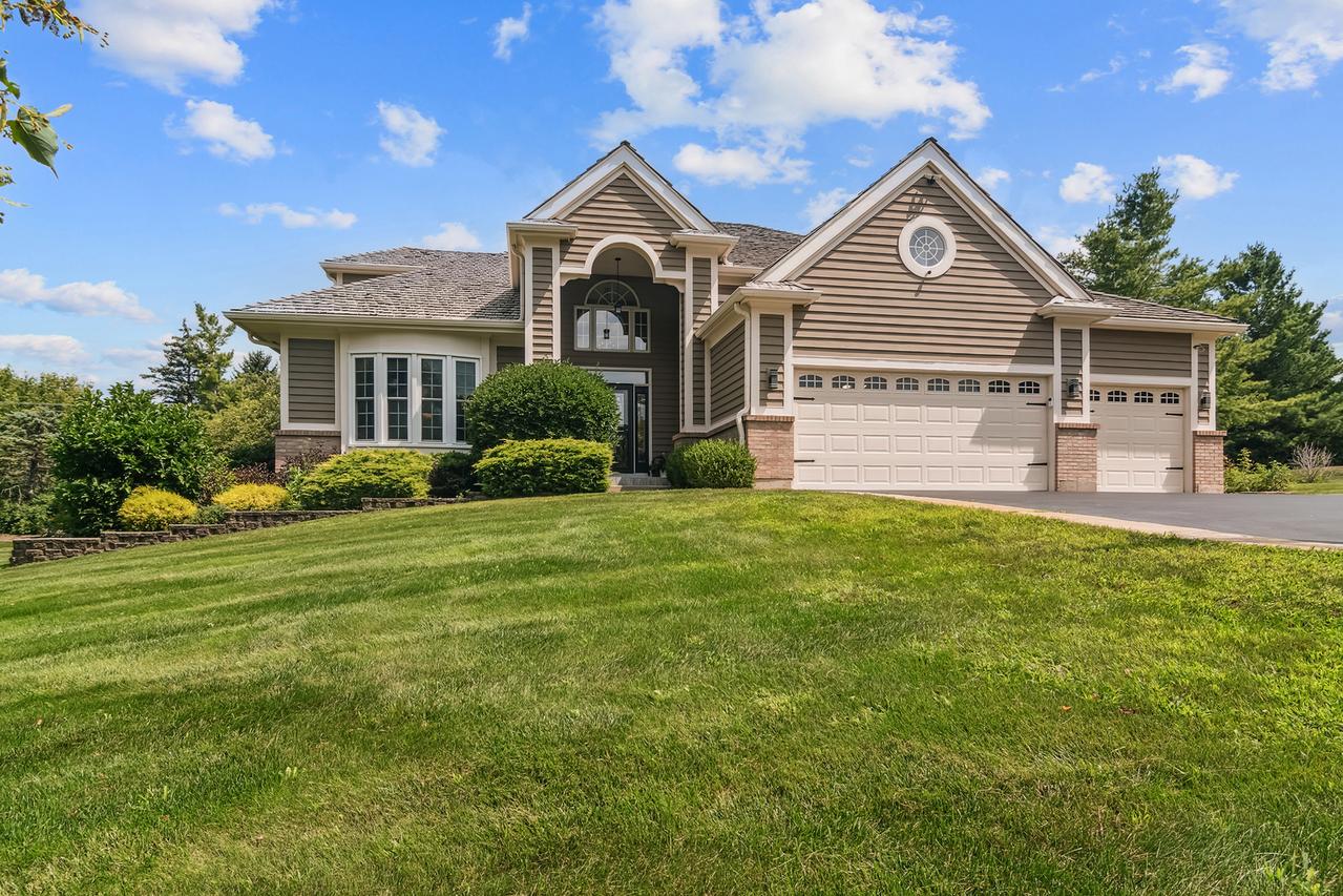 175 Sycamore Dr., Hawthorn Woods, IL 60047