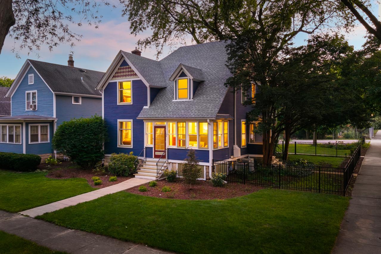 105 S Wright St., Naperville, IL 60540