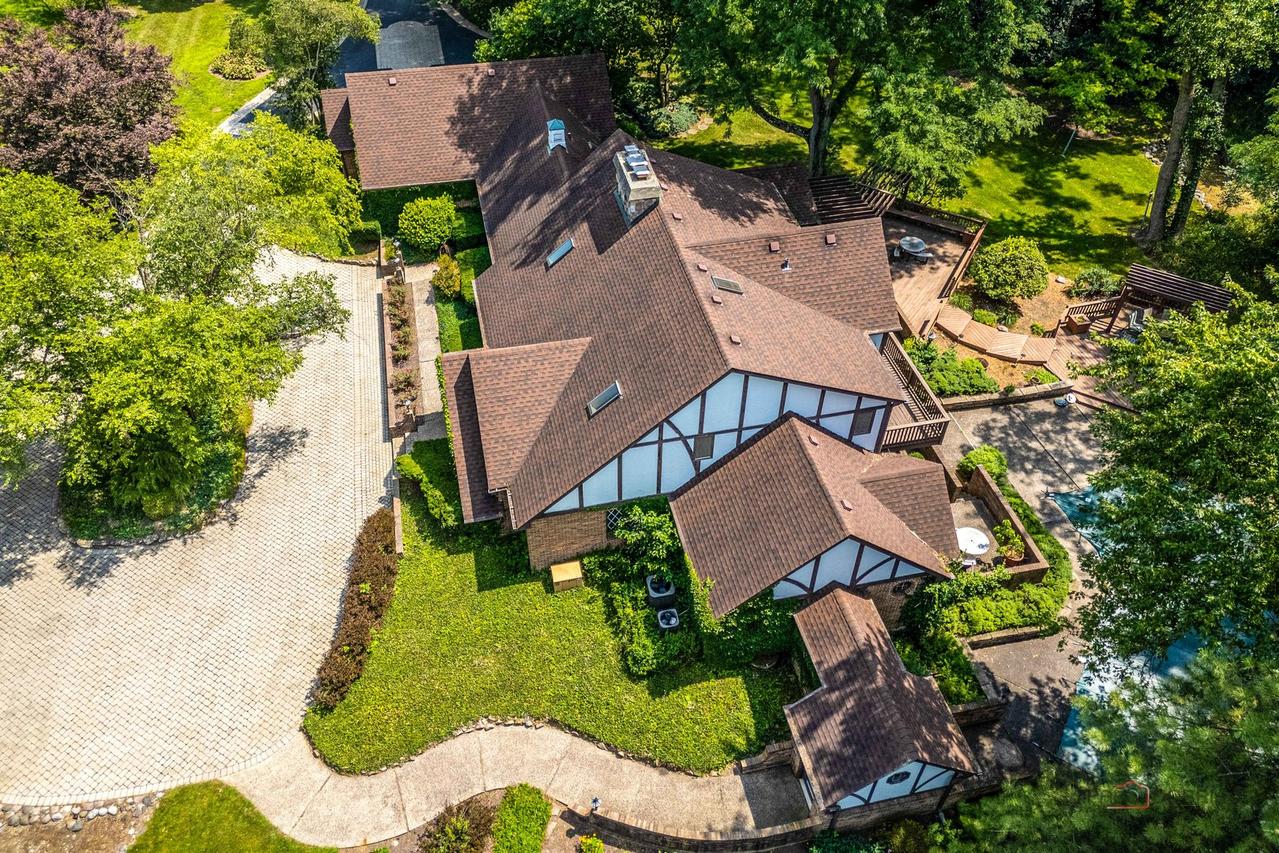 3325 Country Ln., Long Grove, IL 60047