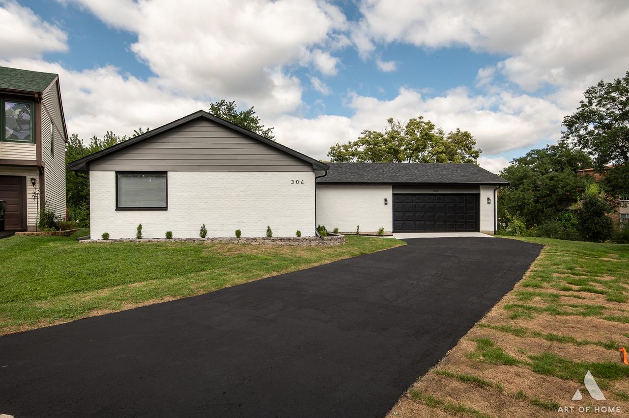 304 Fernwood Ct., Westmont, IL 60559