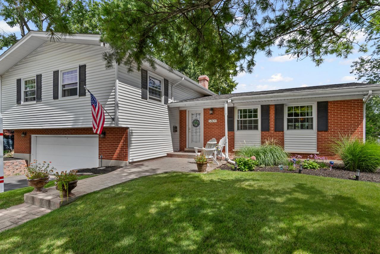 5809 Clover Dr., Lisle, IL 60532