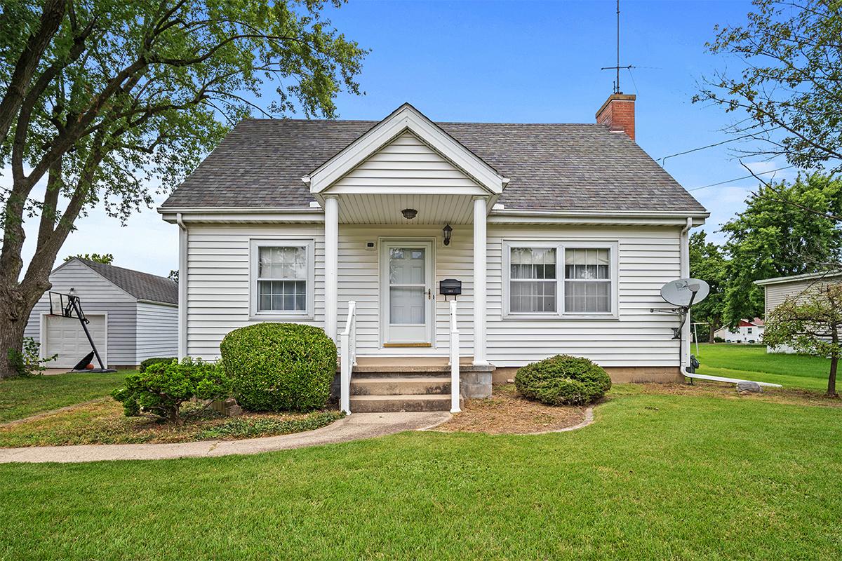 485 E Fourth St., El Paso, IL 61738