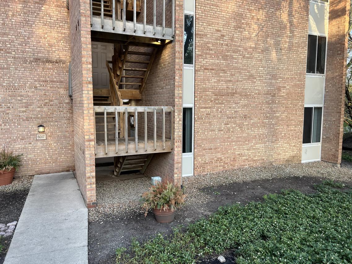 6017 Forest View Rd. #1D, Lisle, IL 60532