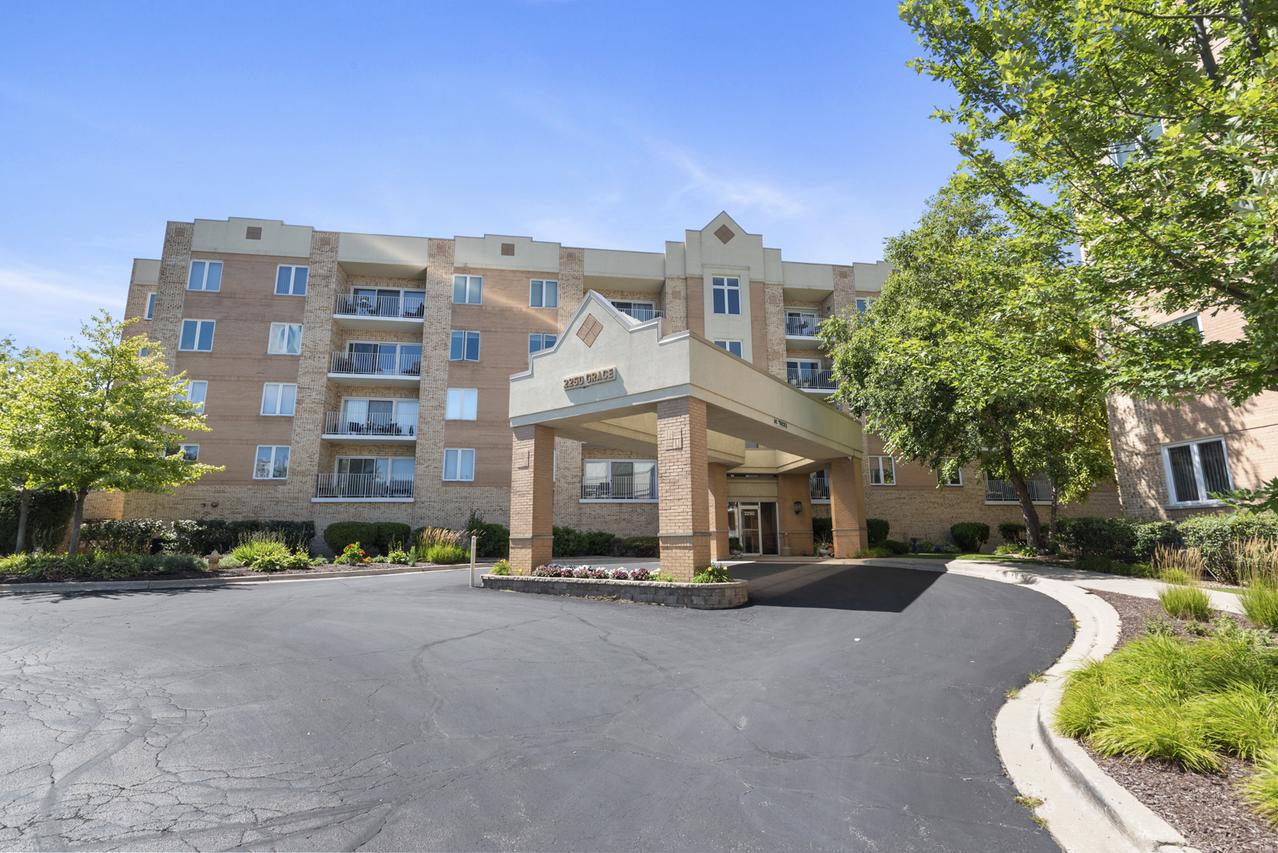 2250 S Grace St. #108, Lombard, IL 60148