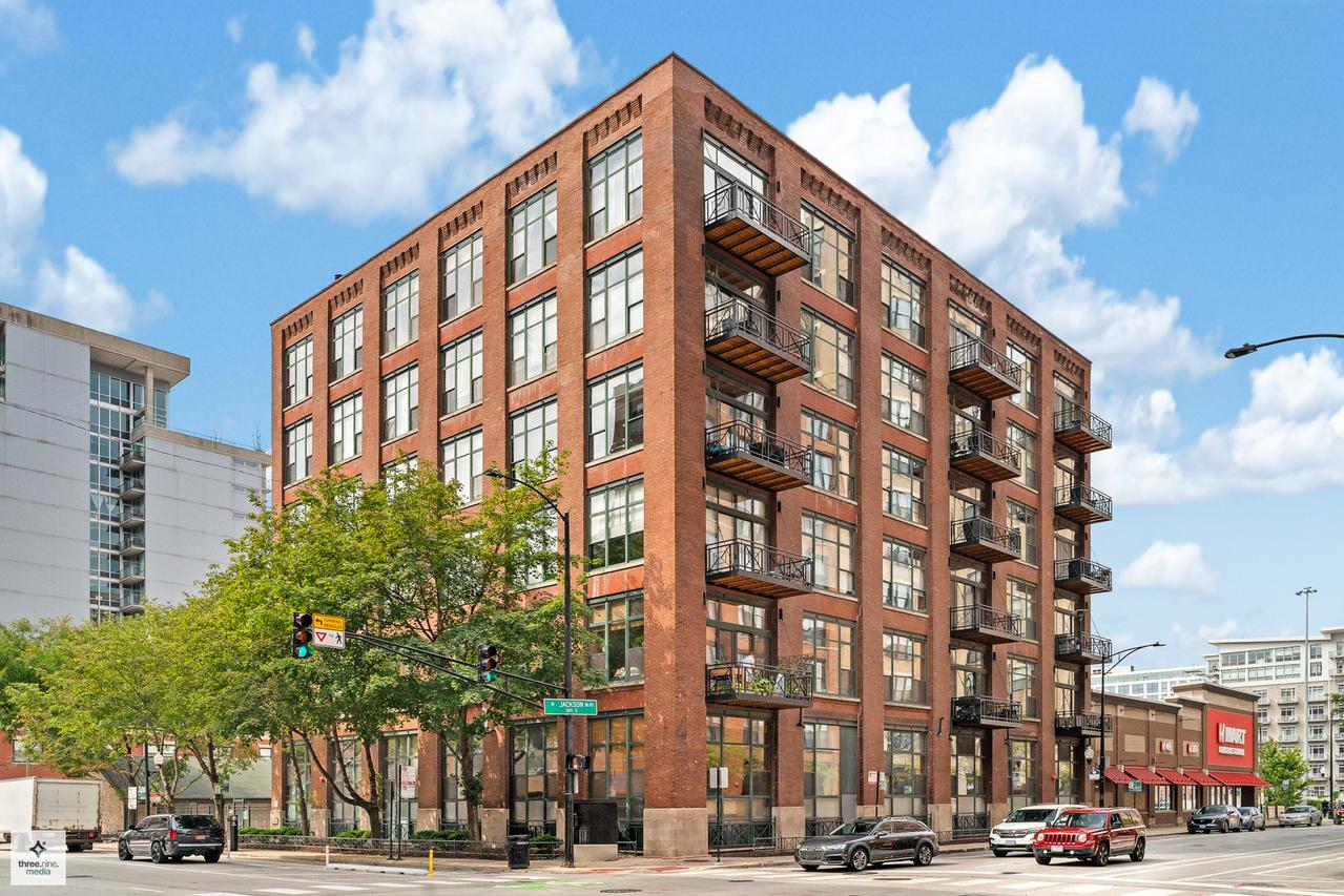 701 W Jackson Blvd. #302B, Chicago, IL 60661