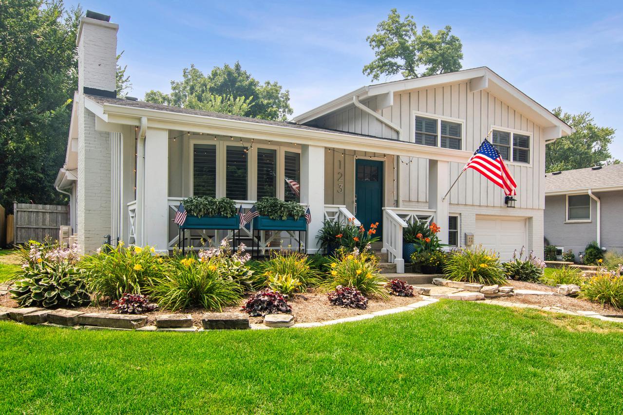 123 Sturtz St., Barrington, IL 60010