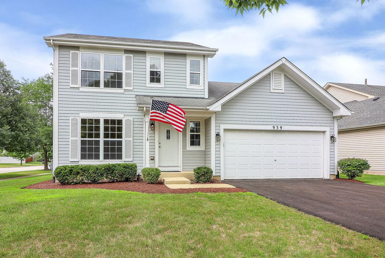 939 Lowell Ln., Naperville, IL 60540
