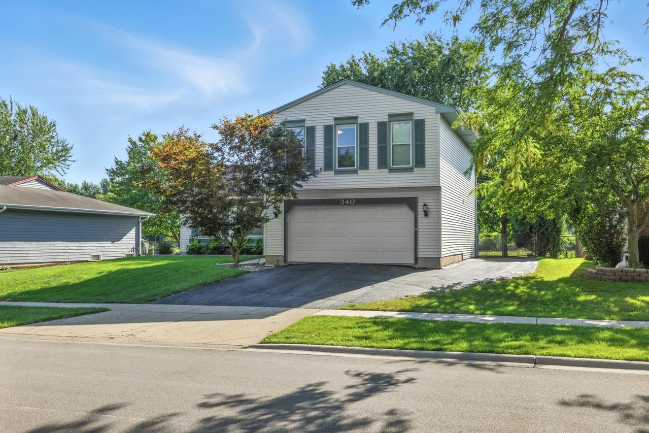 340 S Garden Ave., Roselle, IL 60172