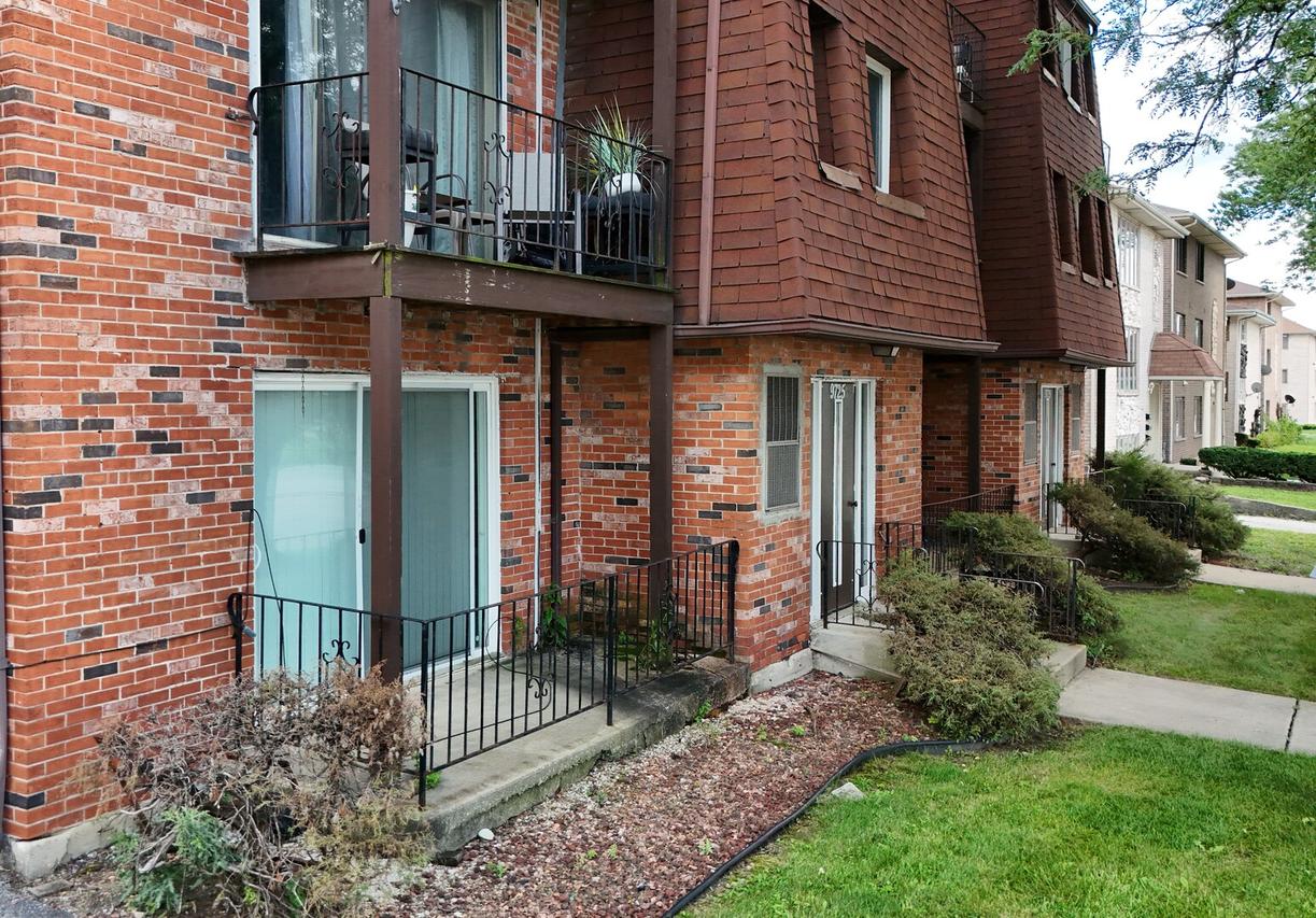 9725 Ridgeland Ave. #1N, Oak Lawn, IL 60453