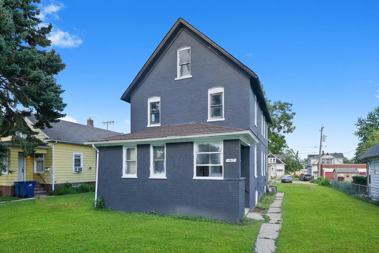 1017 Mcalister Ave., North Chicago, IL 60064
