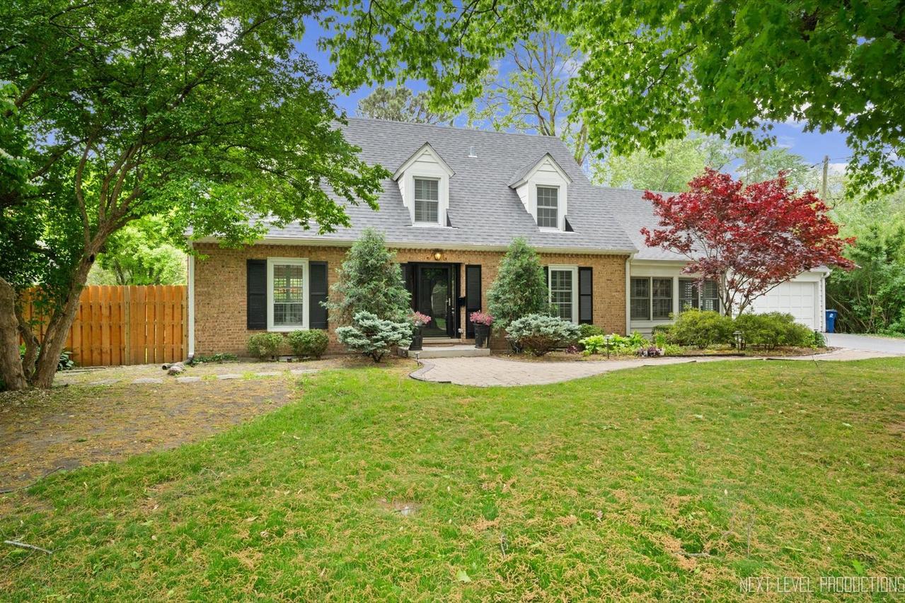 710 Peck Rd., Geneva, IL 60134