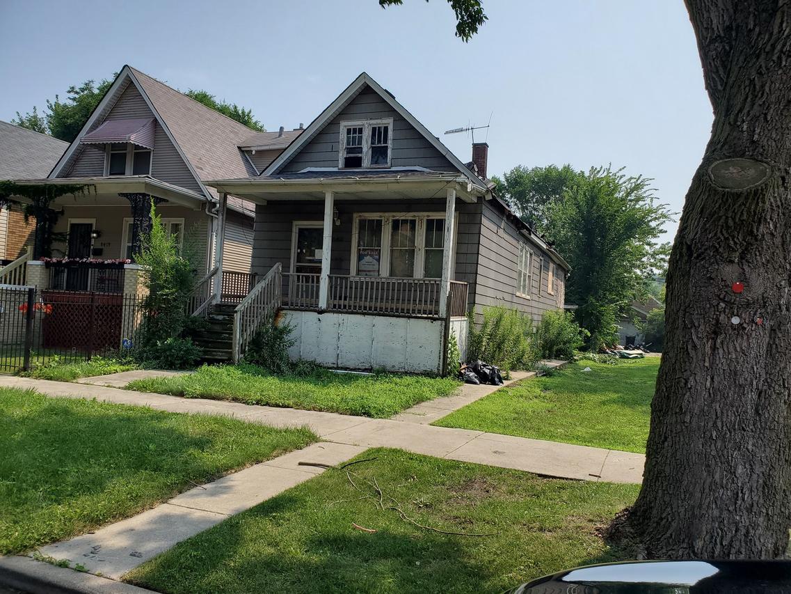 8421 S Escanaba Ave., Chicago, IL 60617