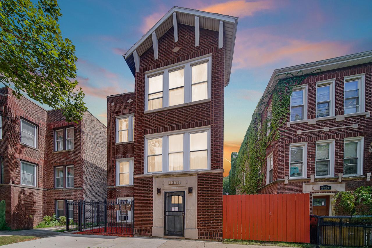 7305 S Yates Blvd., Chicago, IL 60649