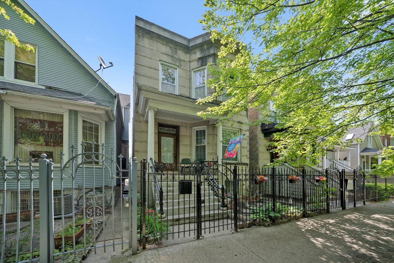 2927 N Sacramento Ave., Chicago, IL 60618