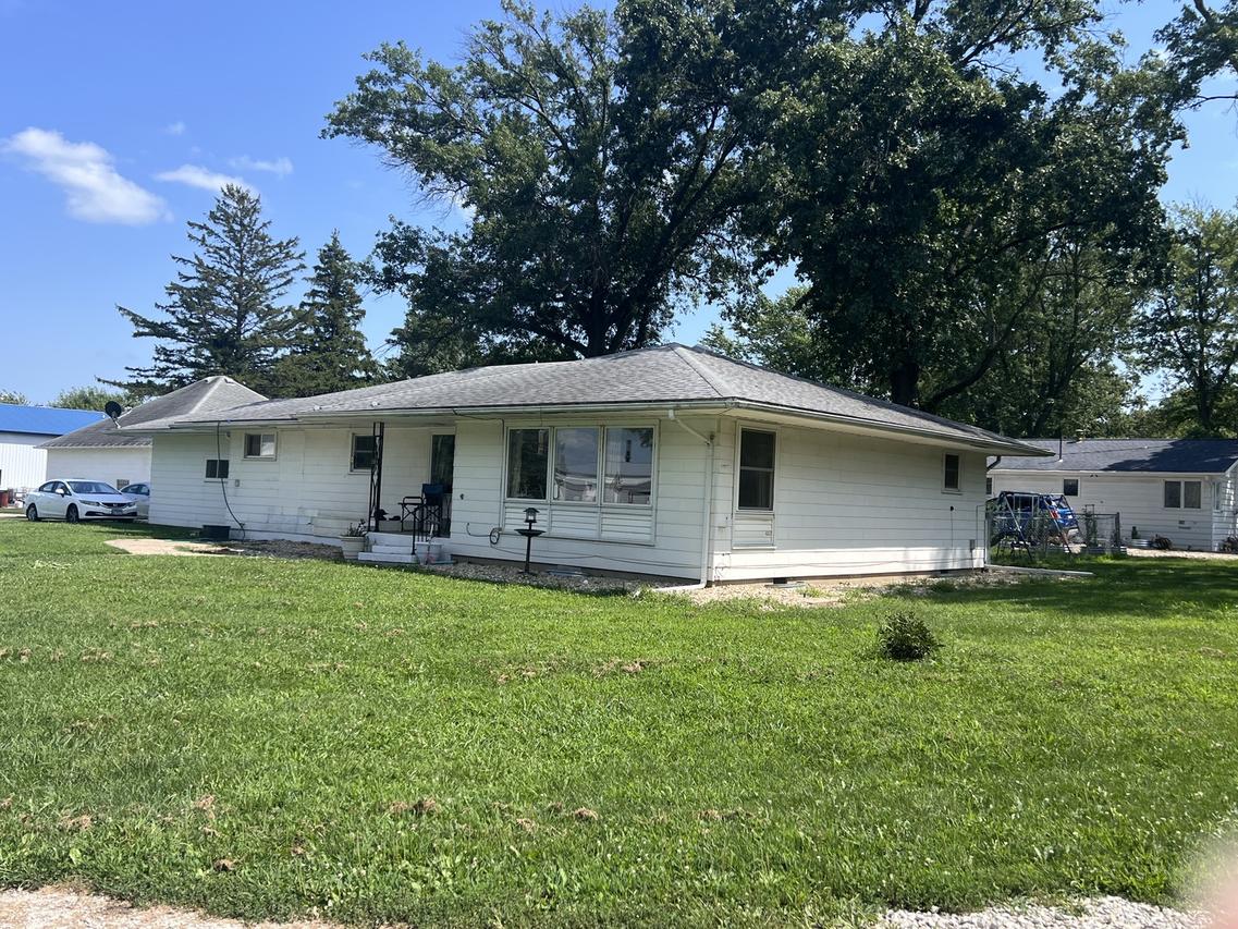 301 Dilks St., Roberts, IL 60962