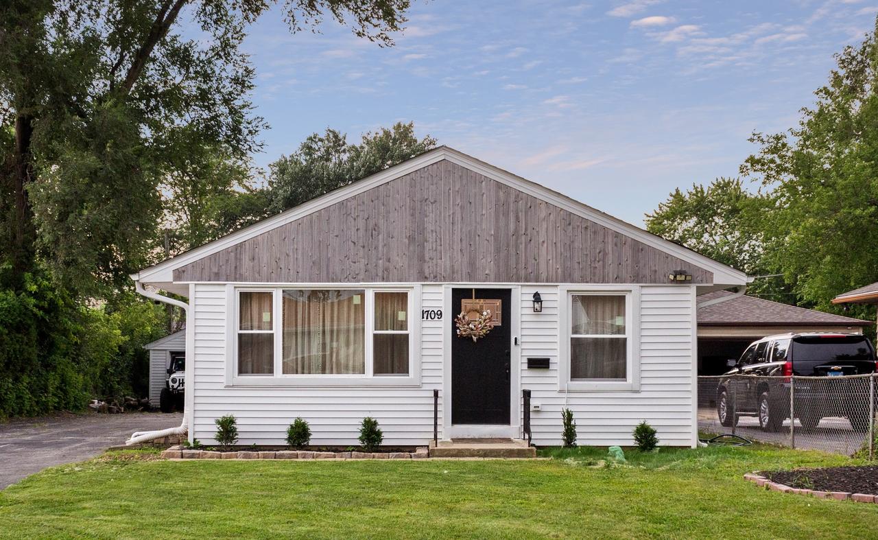 1709 13th St., Waukegan, IL 60085