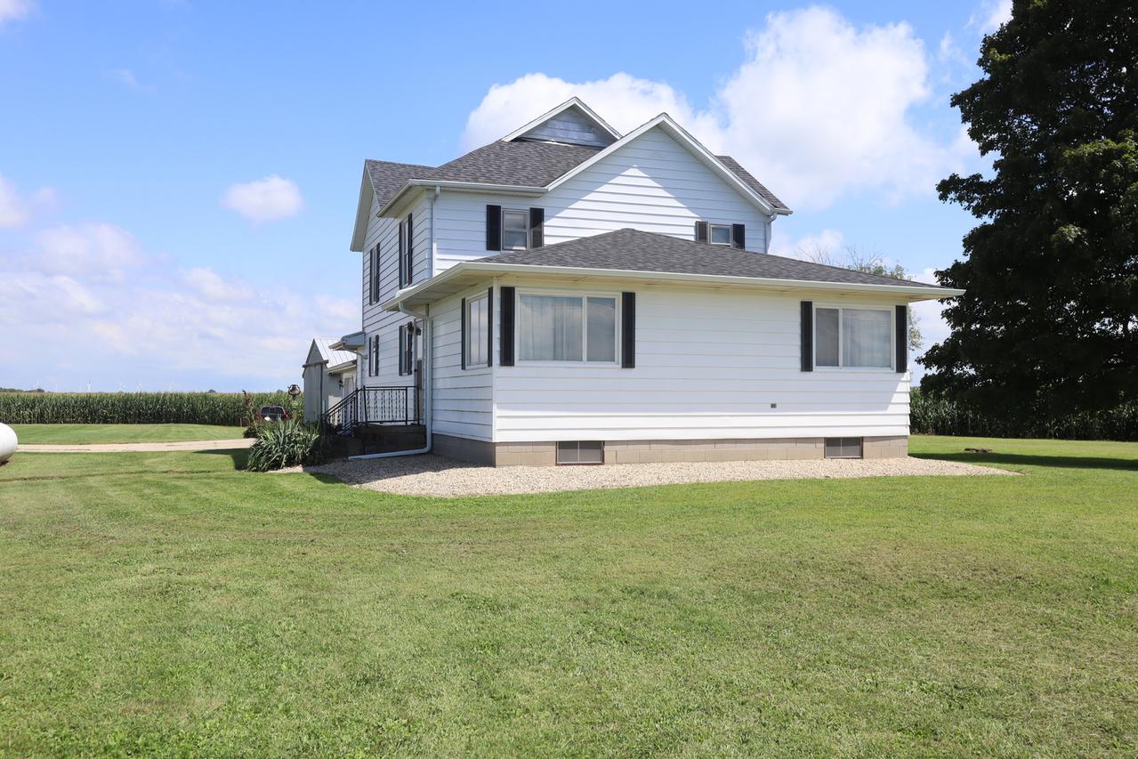 132 Indian Head Rd., Walnut, IL 61376