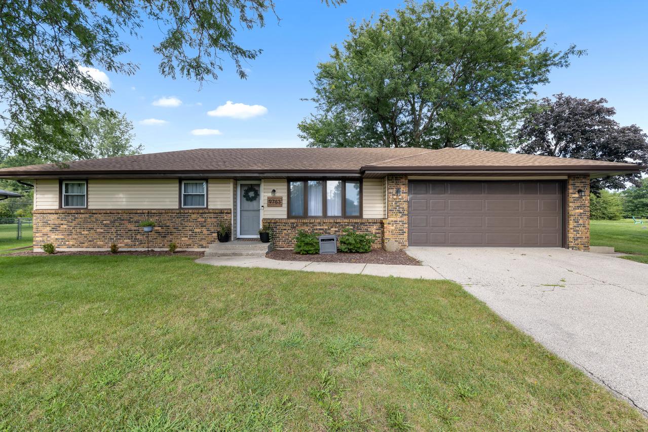 9763 Petunia Dr., Machesney Park, IL 61115