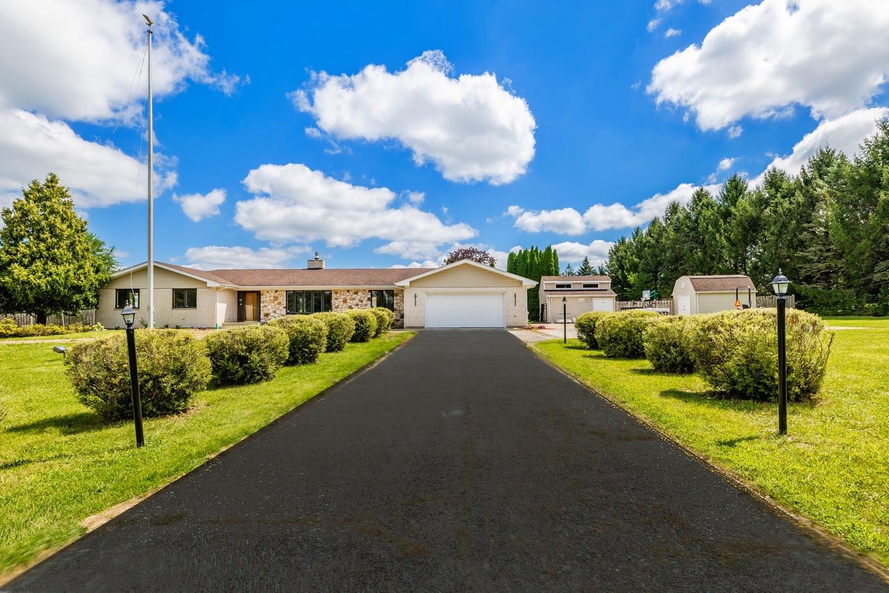 704 N Rose Farm Rd., Woodstock, IL 60098