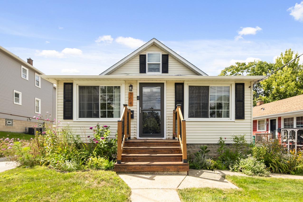 714 Walnut St., Lemont, IL 60439