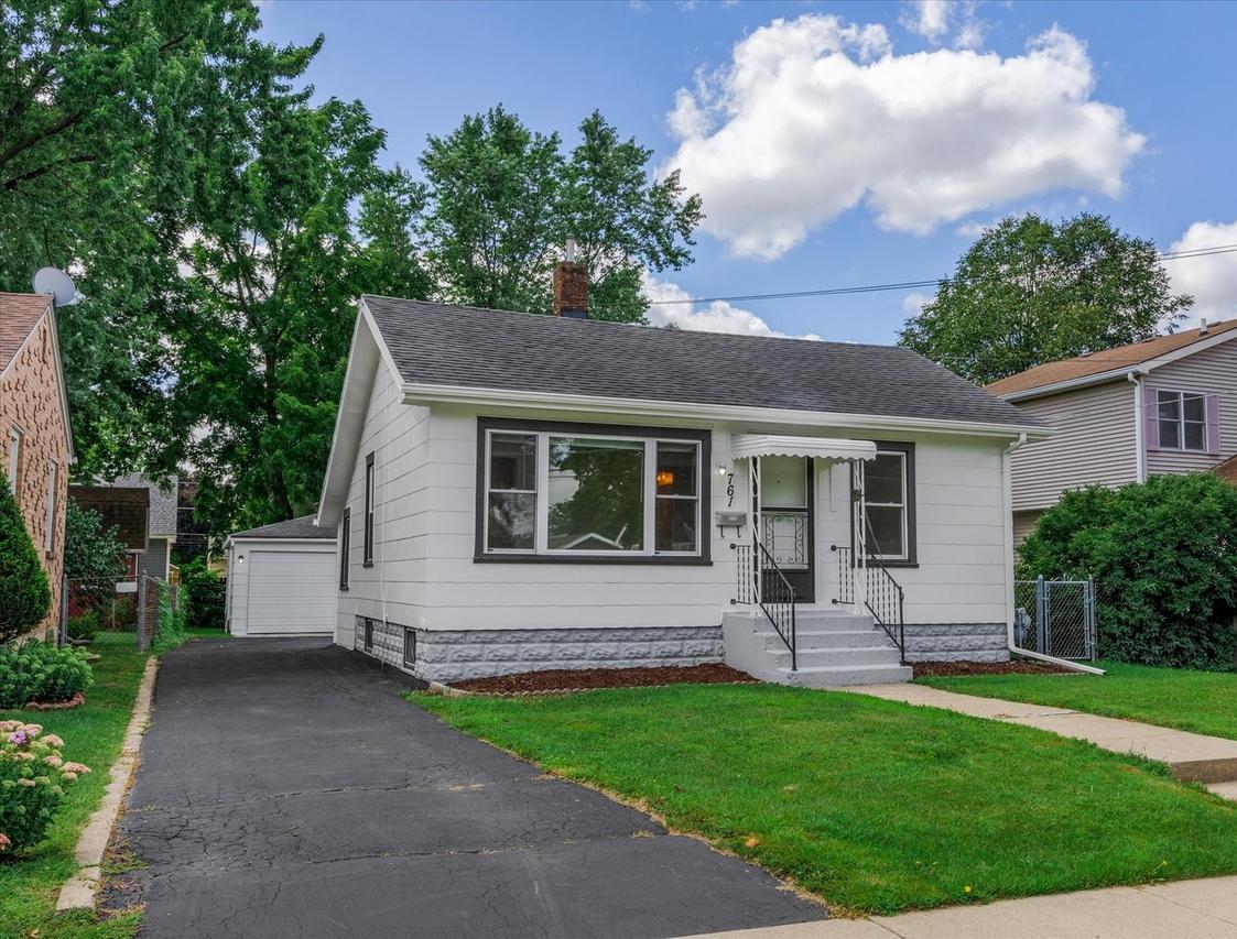 761 Stewart Ave., Elgin, IL 60120