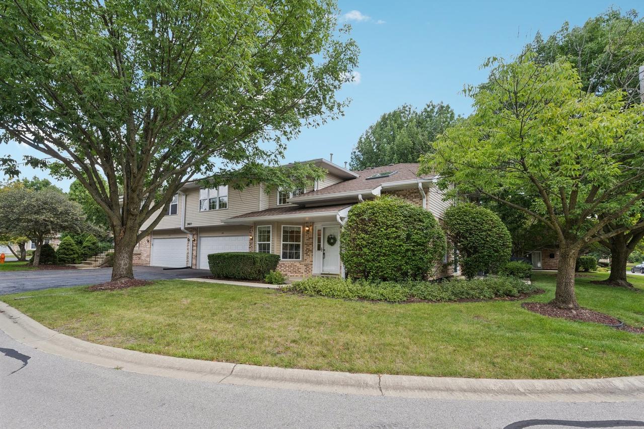 960 Elderberry Cir. #116, Naperville, IL 60563