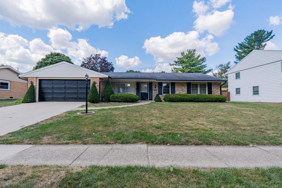 2105 Noel Dr., Champaign, IL 61821