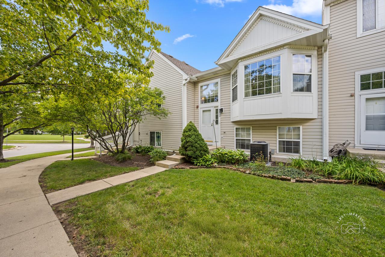 1202 Fox Hill Ln., North Aurora, IL 60542