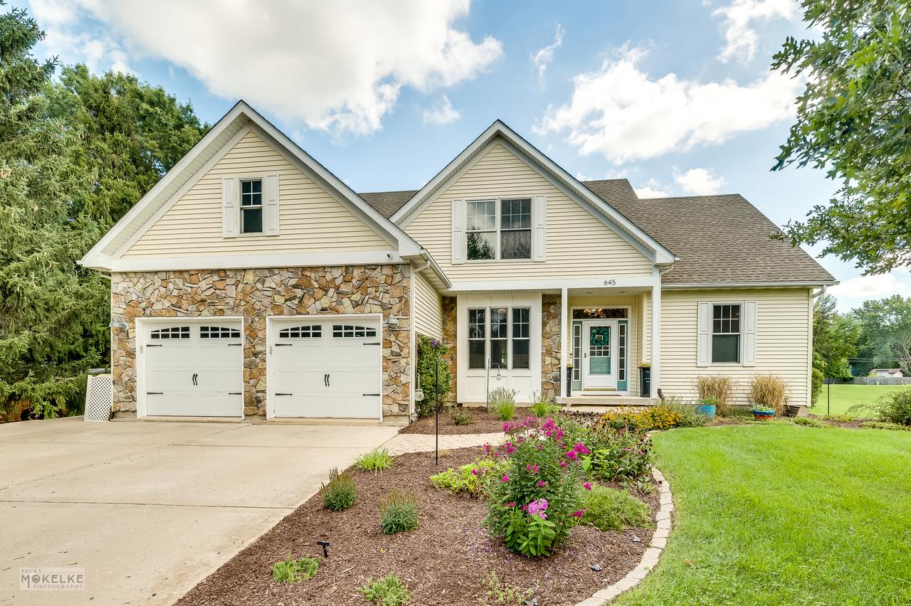 645 Lasalle Dr., Lake Holiday, IL 60552