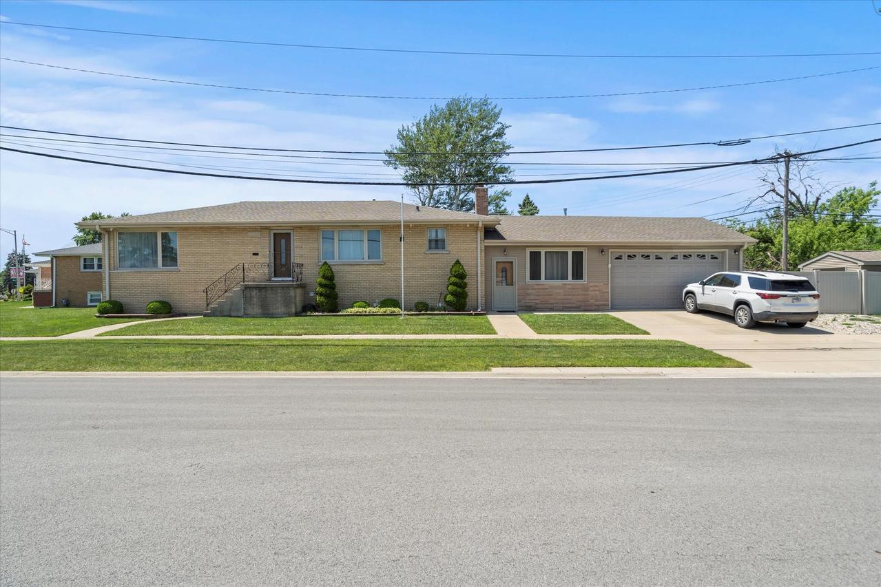 8436 Moody Ave., Burbank, IL 60459
