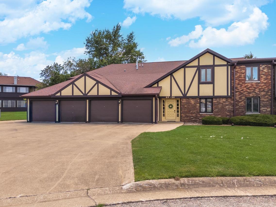 30 Crystal Ct. #B2, Pontiac, IL 61764