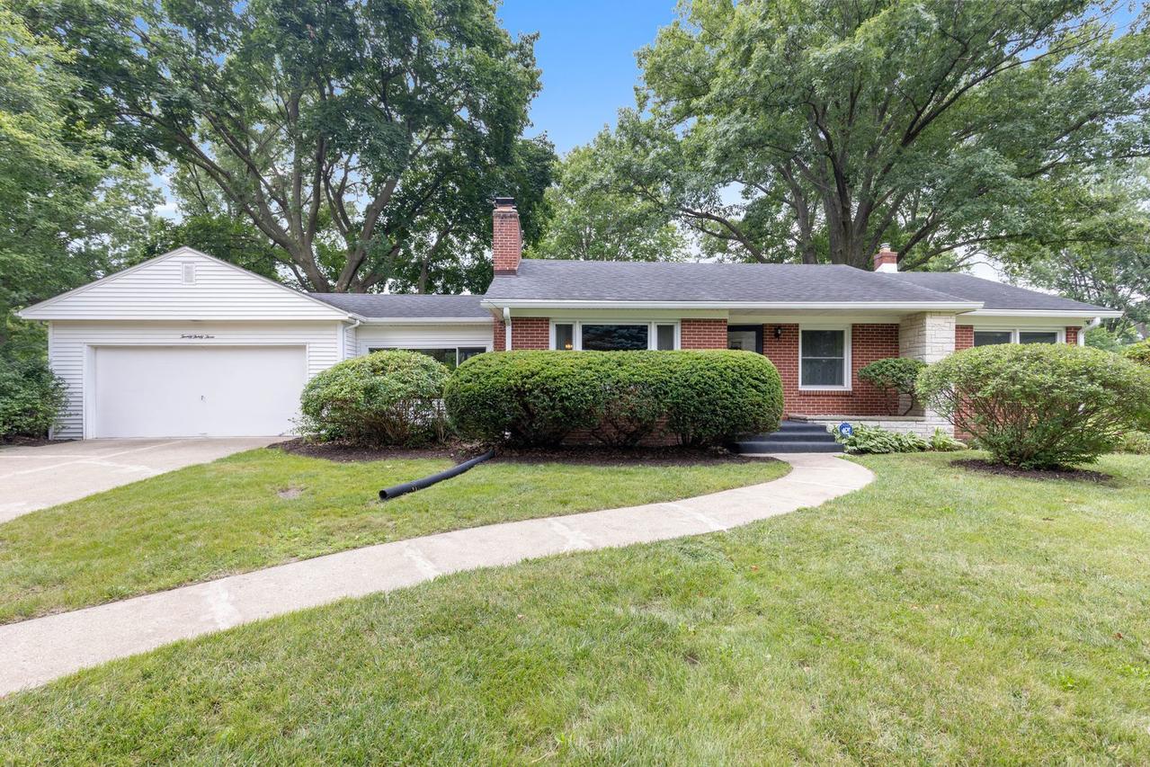 2033 Edgebrook Dr., Rockford, IL 61107