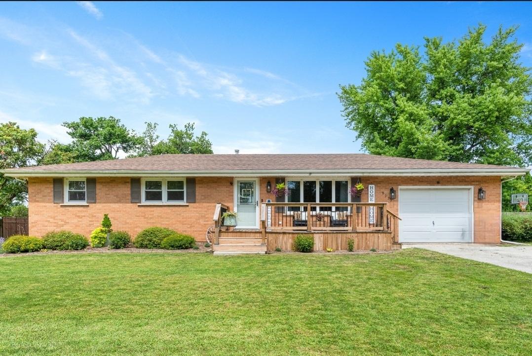 9337 E 3000n Rd., Momence, IL 60954