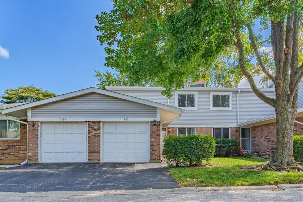 1965 N Jamestown Dr., Palatine, IL 60074