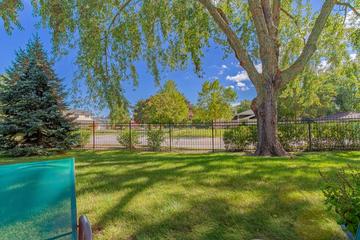 1965 N Jamestown Dr., Palatine, IL 60074