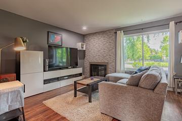 1965 N Jamestown Dr., Palatine, IL 60074