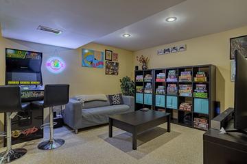 1965 N Jamestown Dr., Palatine, IL 60074