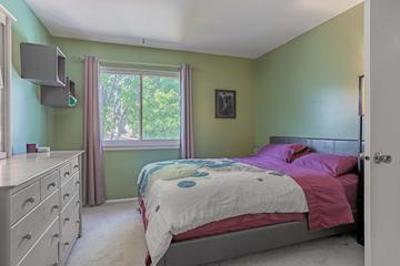 1965 N Jamestown Dr., Palatine, IL 60074