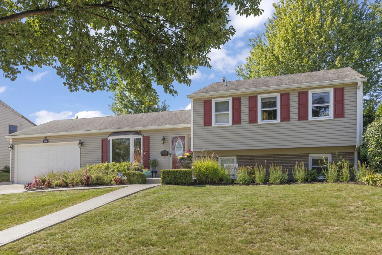 1425 Colwyn Dr., Schaumburg, IL 60194