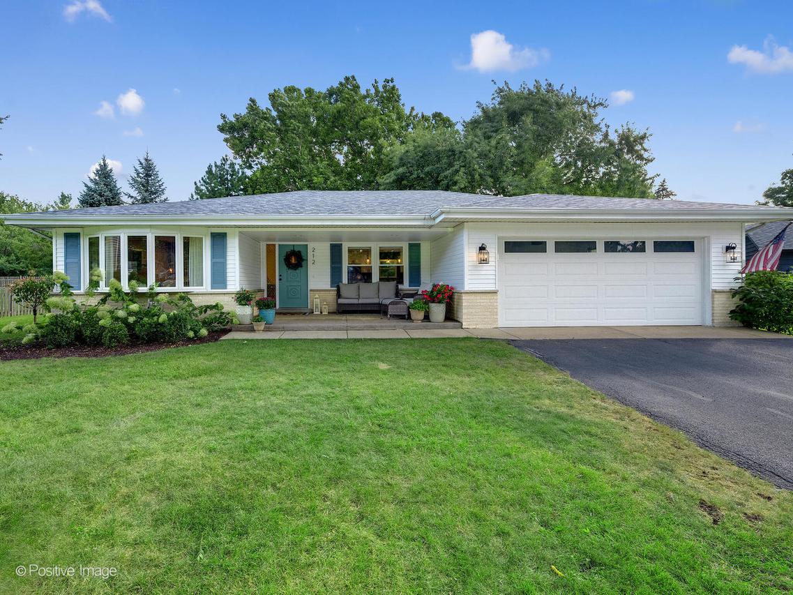 212 Hamilton Ln., Wheaton, IL 60189