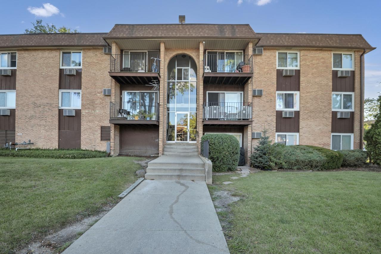 1080 Knoll Ln. #305, Hoffman Estates, IL 60169