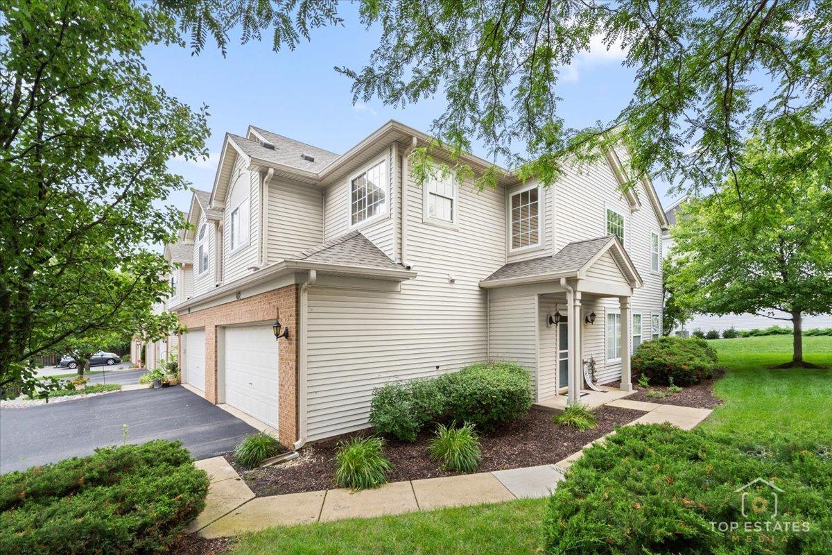452 Jamestown Ct., Aurora, IL 60502