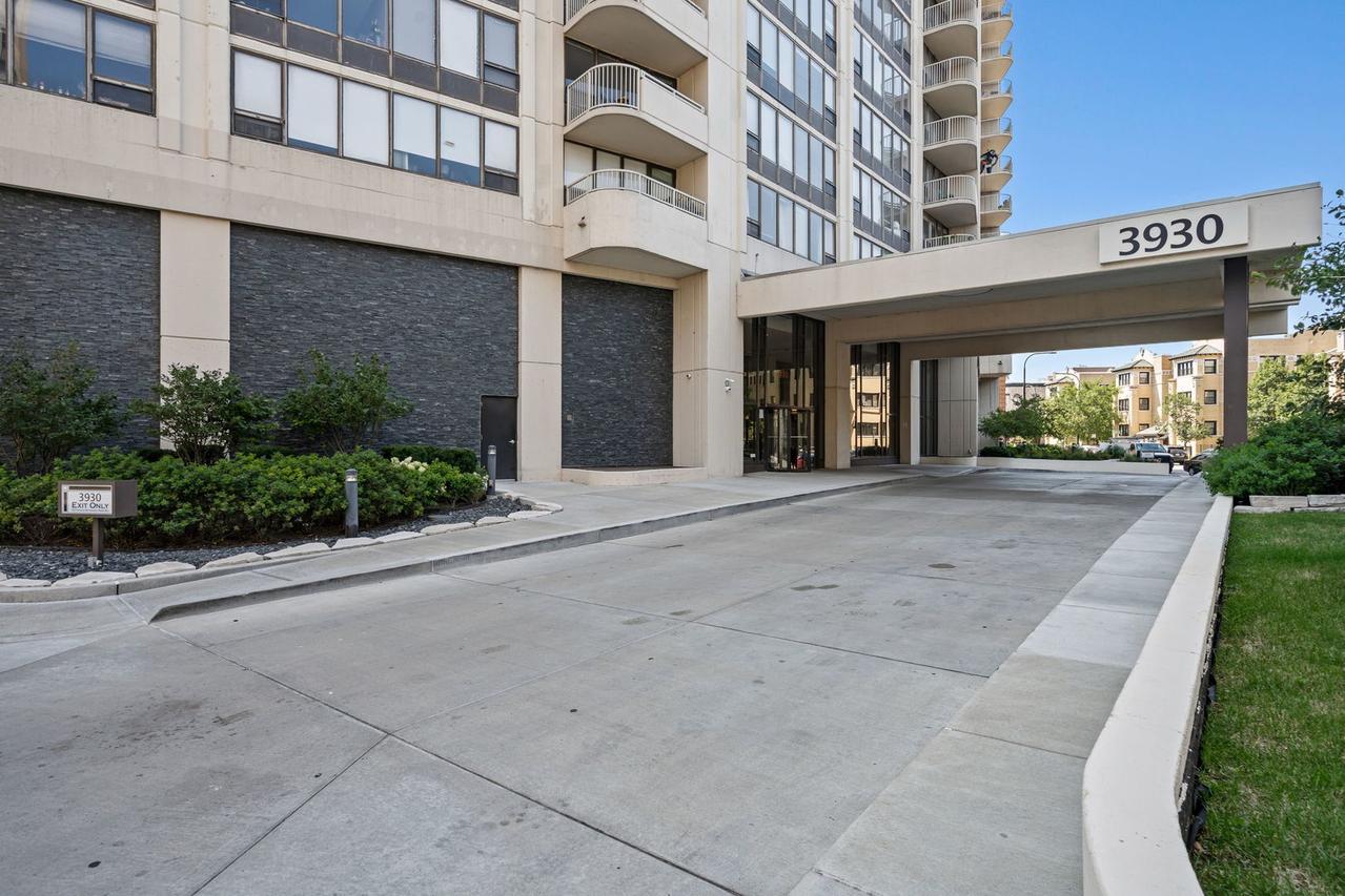 3930 N Pine Grove Ave. #2010, Chicago, IL 60613
