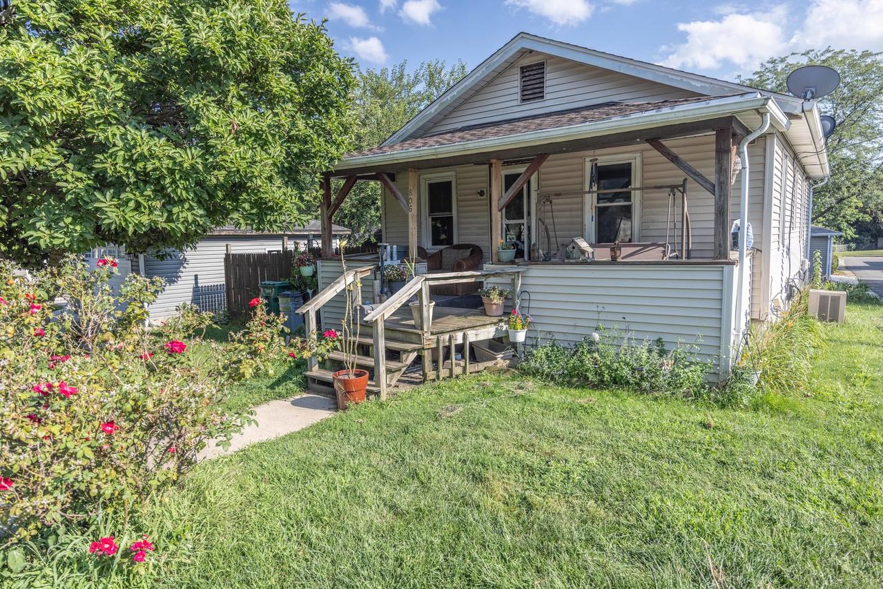 806 Woods Ave., Joliet, IL 60436