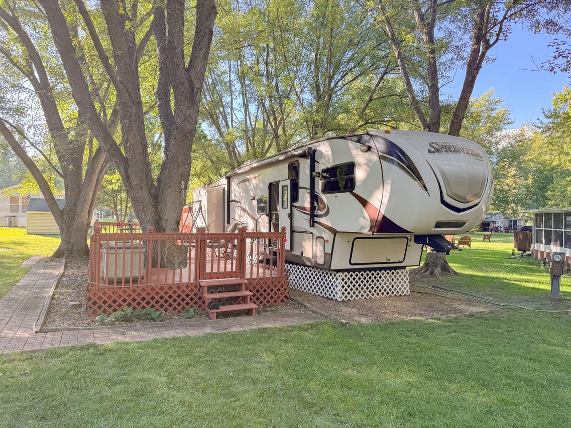 24/52 Woodhaven, Sublette, IL 61367