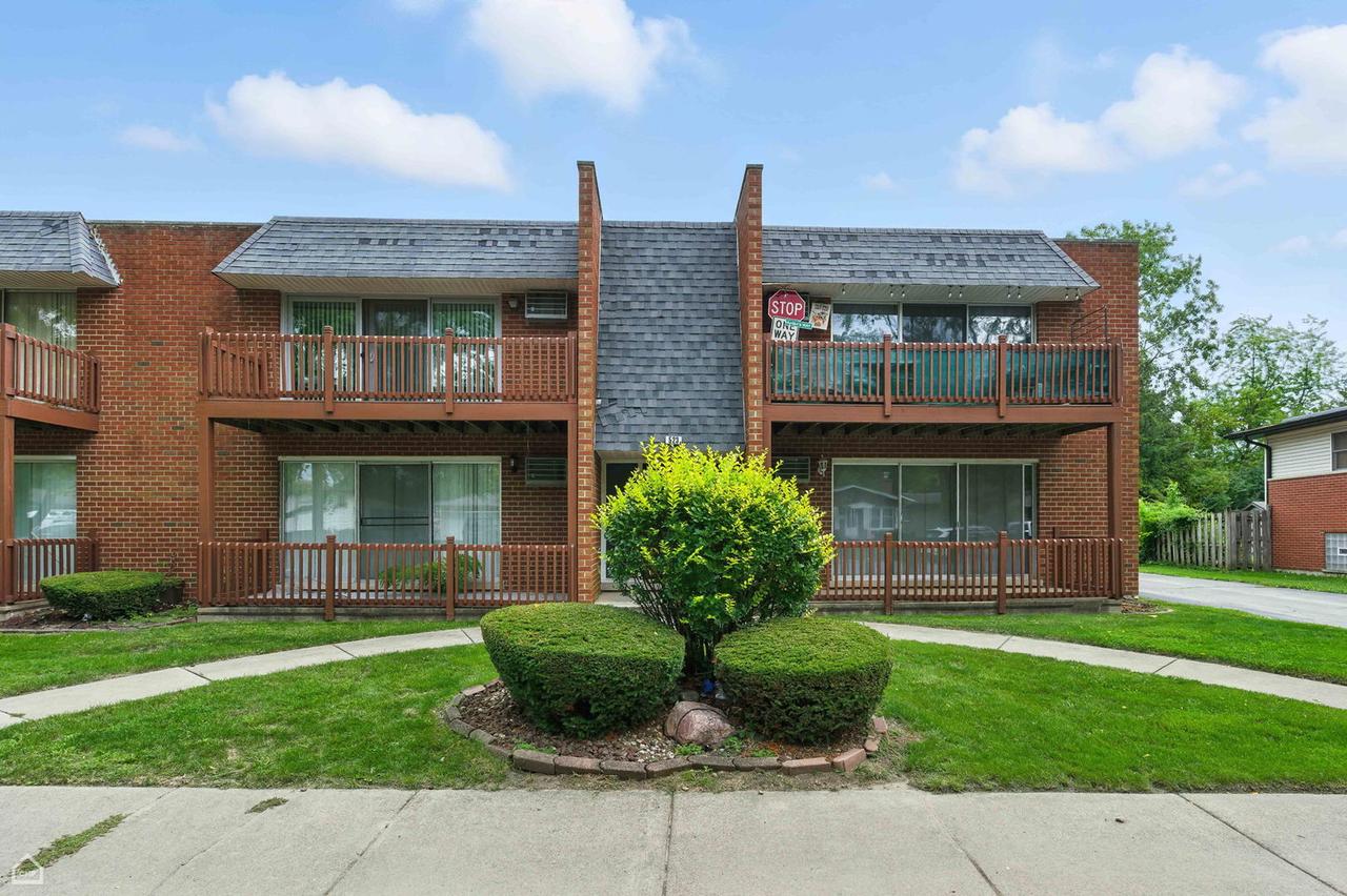 523 N Pleasant Dr. #1A, Glenwood, IL 60425